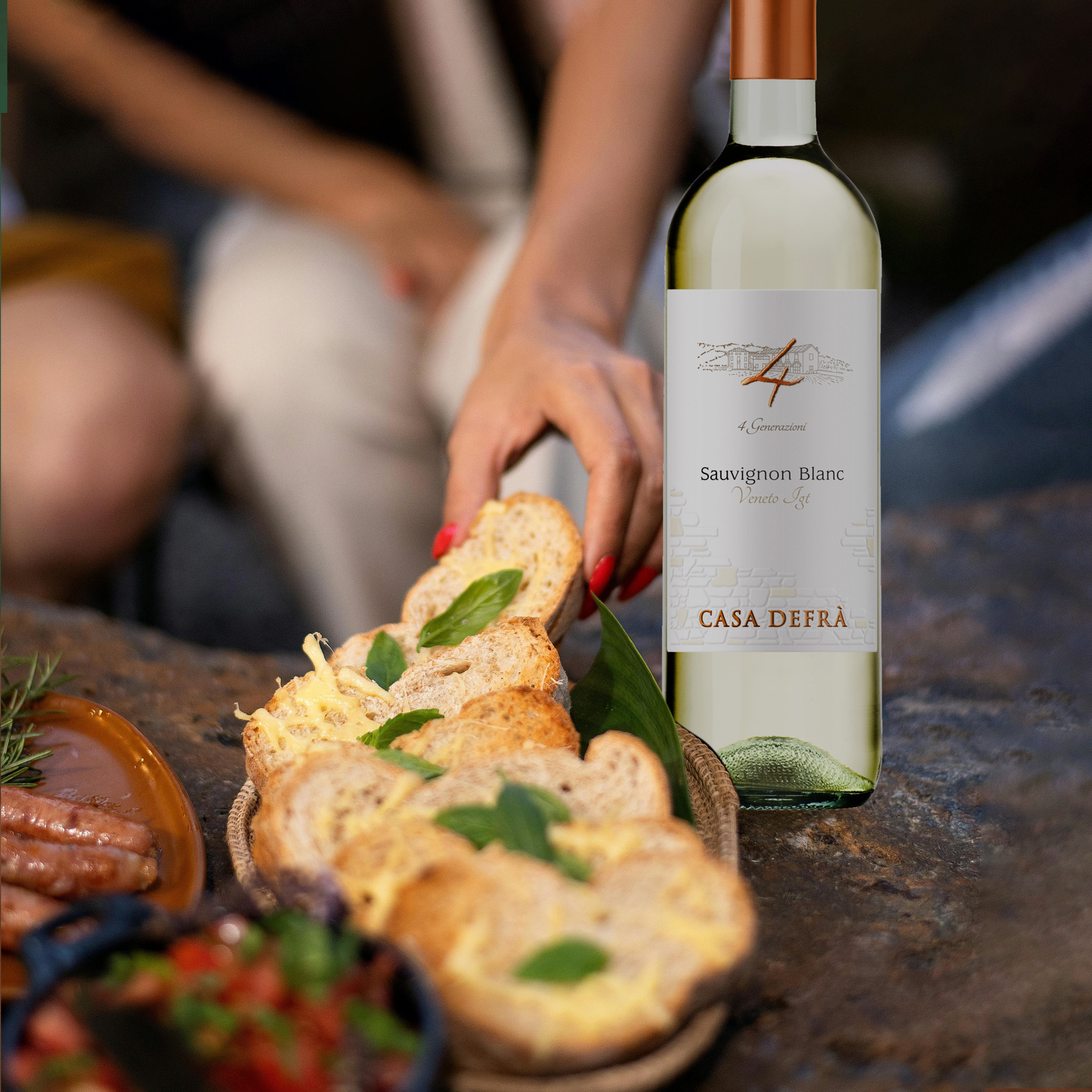 Casa Defrà Sauvignon Blanc Veneto IGT, 750mL